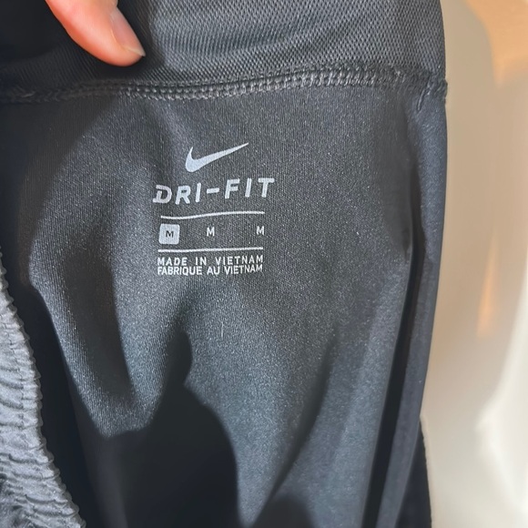 Nike Dri-Fit Shorts Size Medium Athletic Workout Draw String running gym - Picture 7 of 8